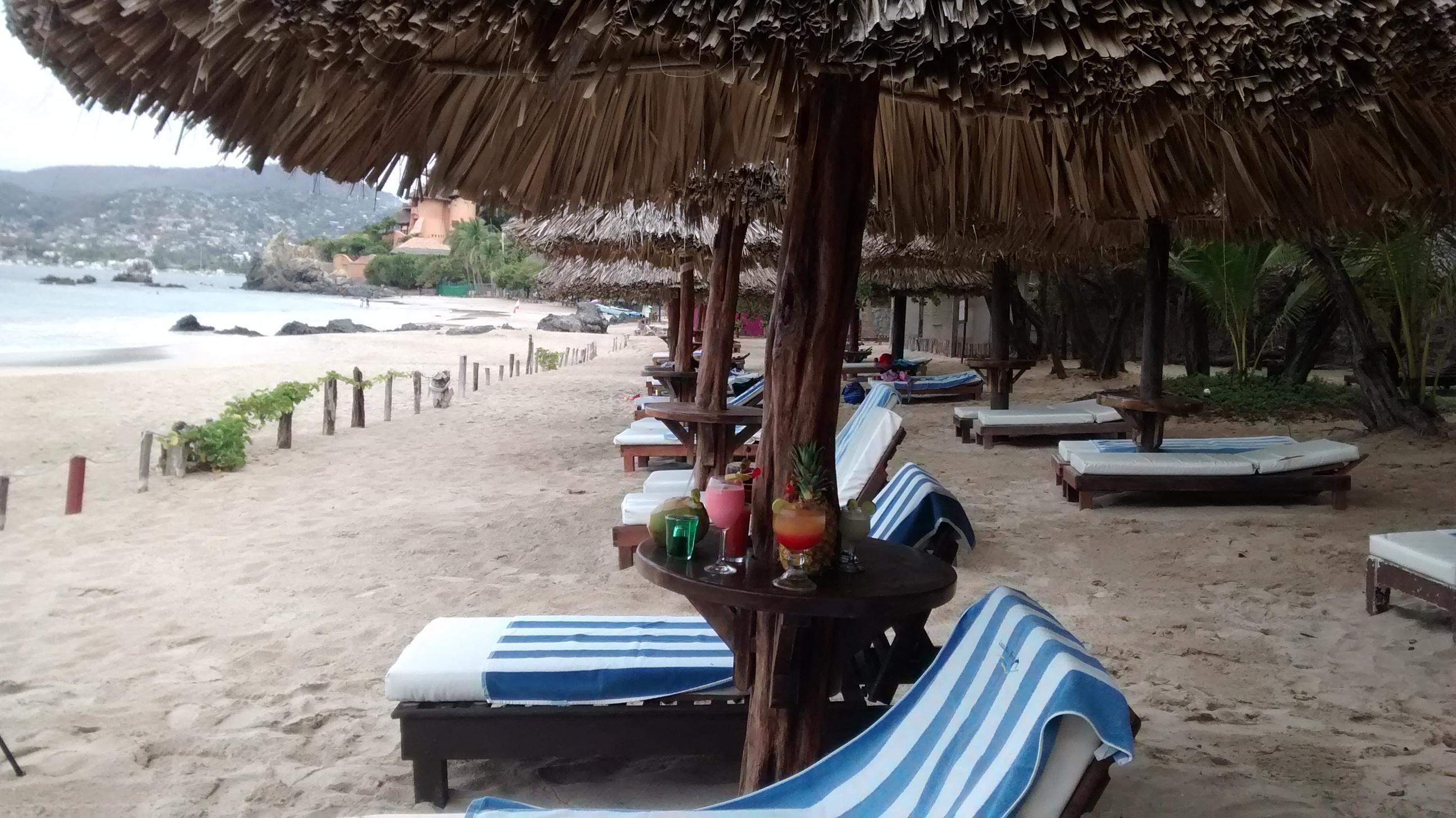 Hotel Catalina Beach Resort Zihuatanejo Kültér fotó